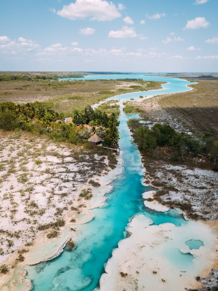 View of Los Rápidos in Bacalar with its stromatolites